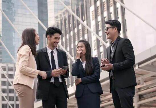 “职场攻略：成功必备的职业技能和晋升套路”